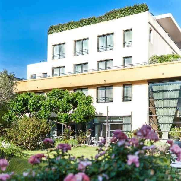 阿维格农大酒店