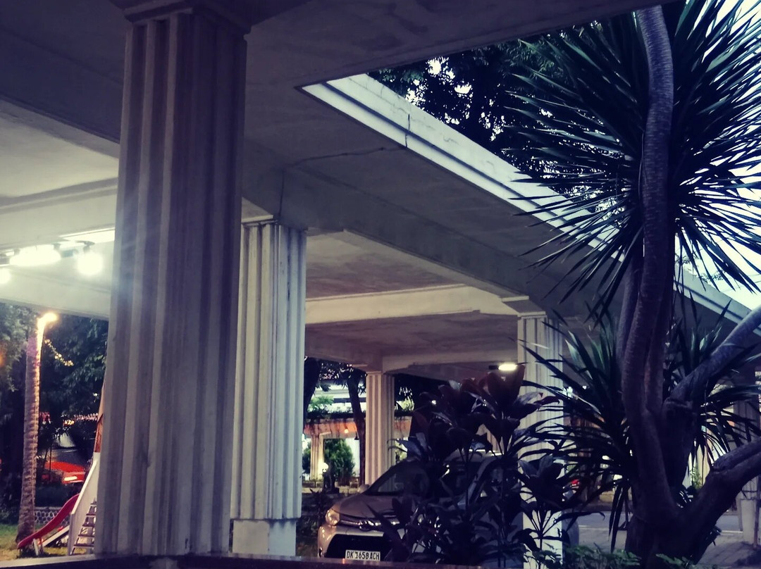 巴厘茵那商务酒店主图