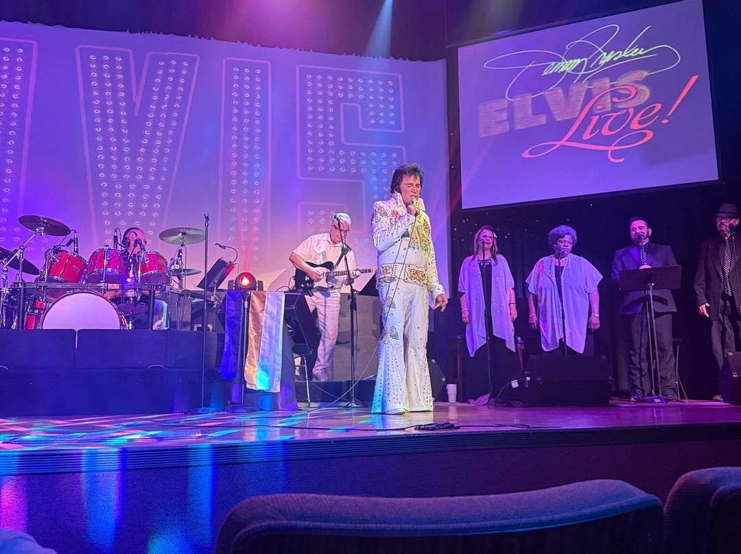 Jerry Presley's God and Country Theaters-布兰森必去景点