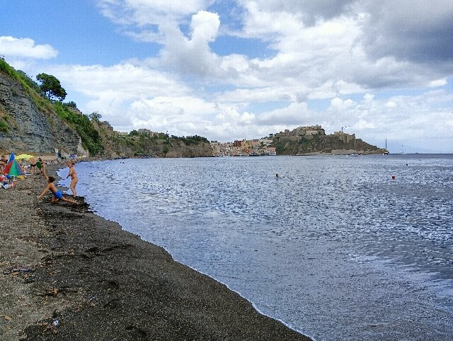 Spiaggia Chiaia-普罗奇达必去景点