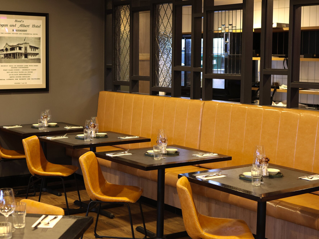 Logan & Albert Hotel