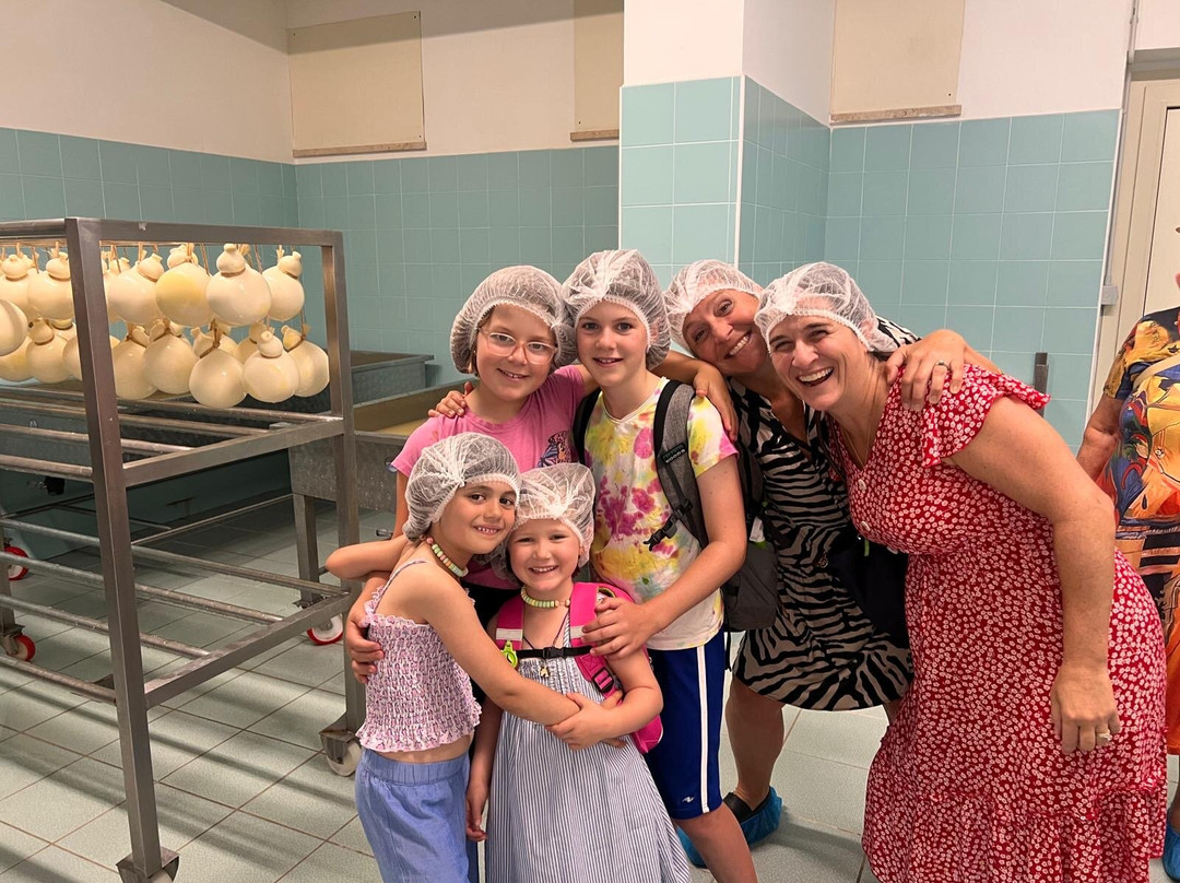 Caseificio DI Nucci-阿尼奥内必去景点