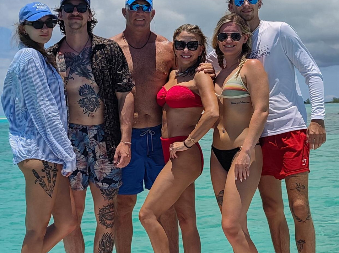 Waves Splitter Charters-Leeward Settlement必去景点