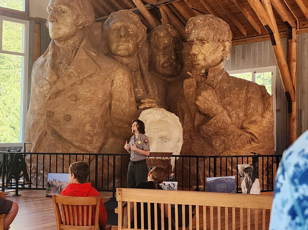 Black Hills Tour Company-拉皮德城必去景点