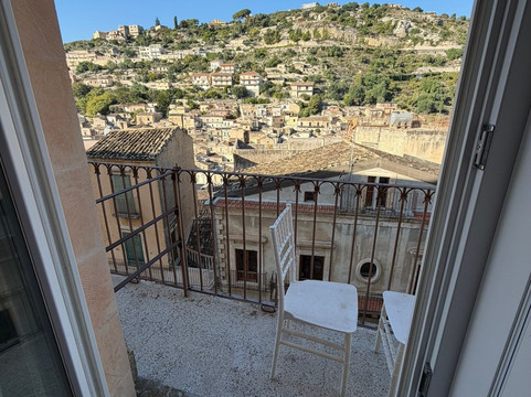 圣乔治艺术酒店主图