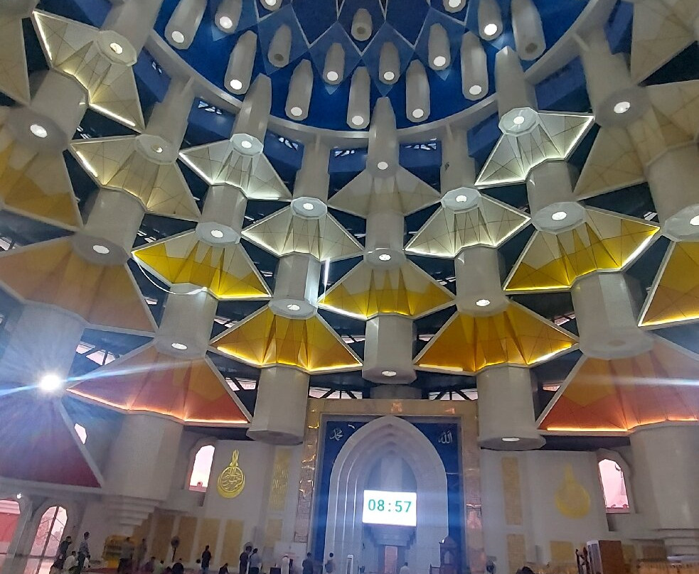 Makassar Mosque with 99 domes-孟加锡必去景点