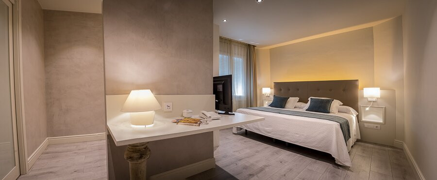 比利牛斯山酒店主图