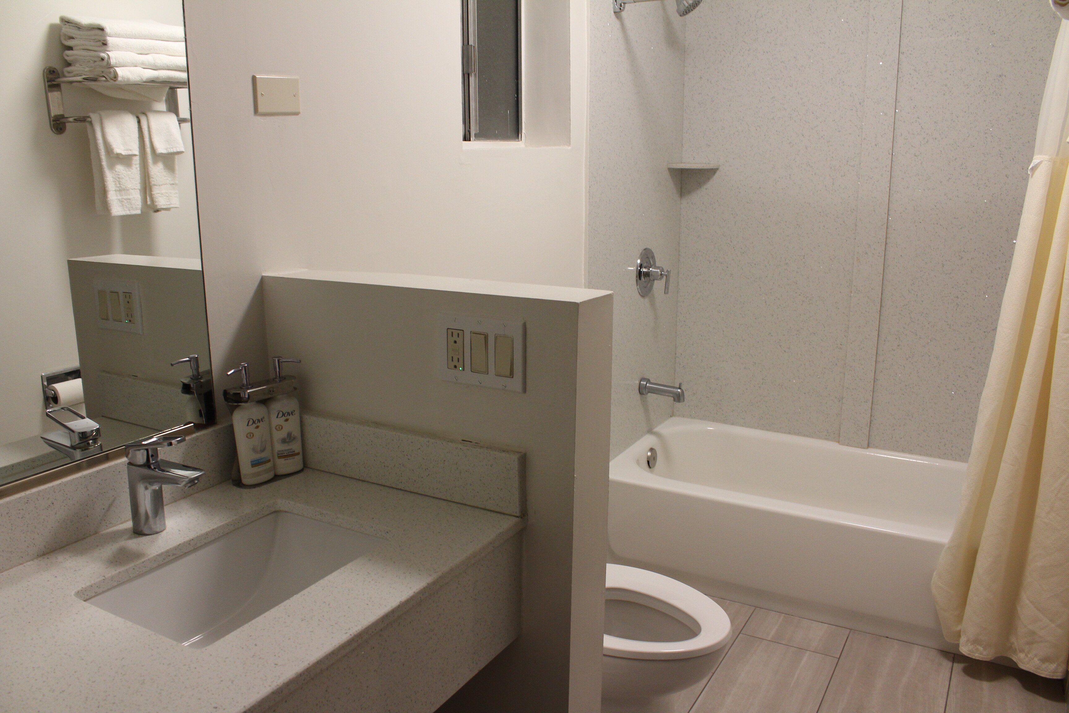 约塞米蒂奥克赫斯特小木屋-浴室