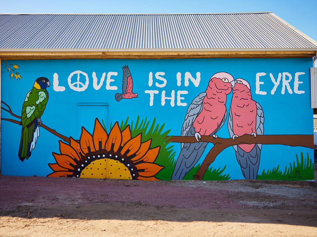 Love is in the Eyre Mural-Kimba必去景点