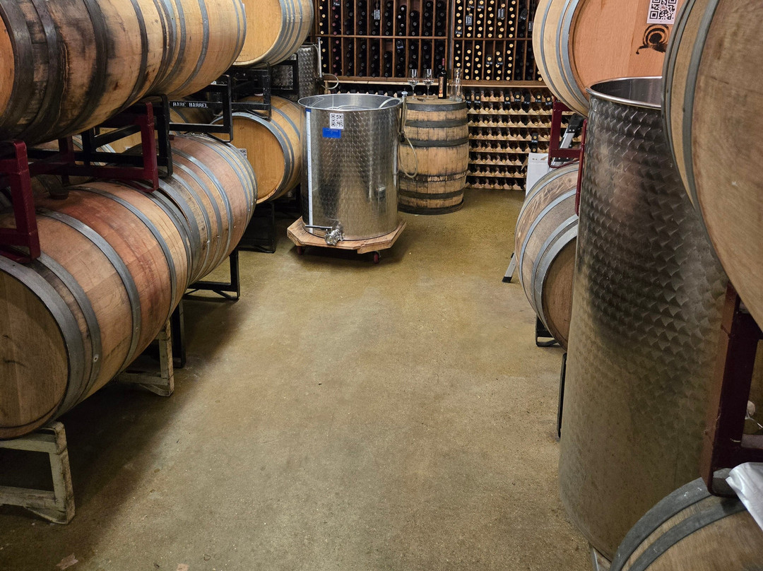 Hermit Woods Winery & Eatery-梅勒迪斯必去景点