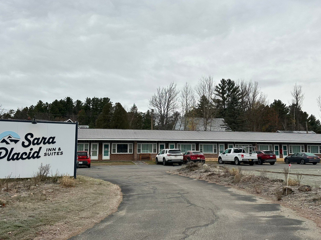 Saraplacid Inn & Suites主图