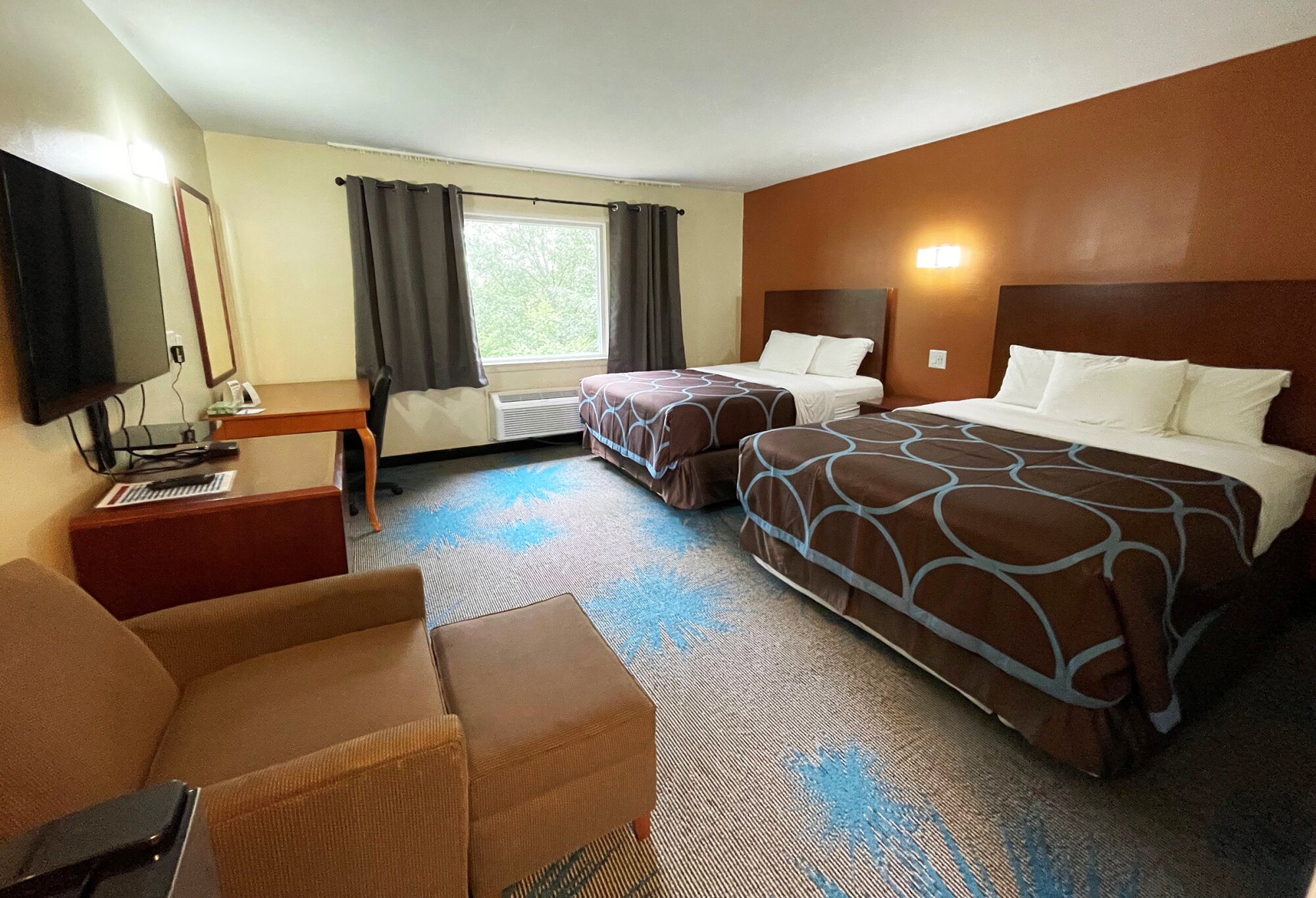 Red Carpet Inn and Suites Plymouth-客卧