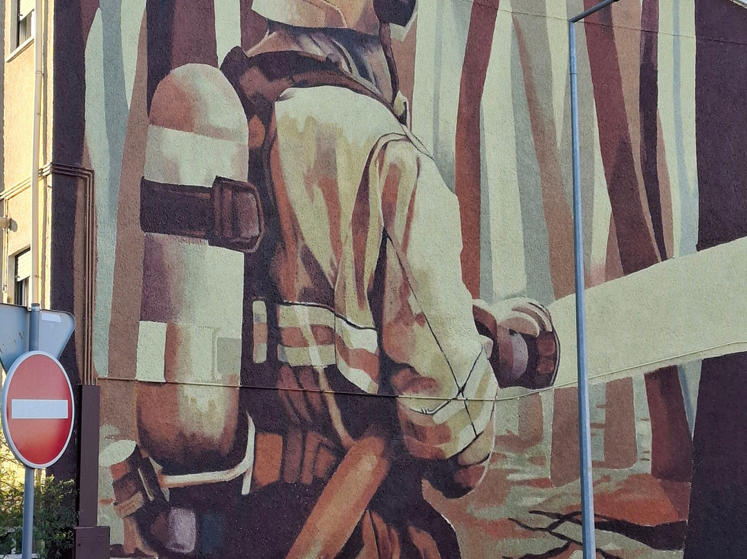 Mural ao Bombeiro-Pombal必去景点