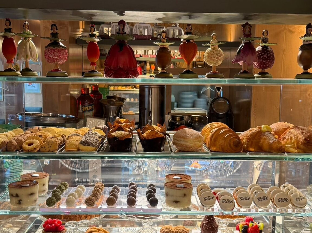 Vincenzo Dascanio Café - St.Moritz