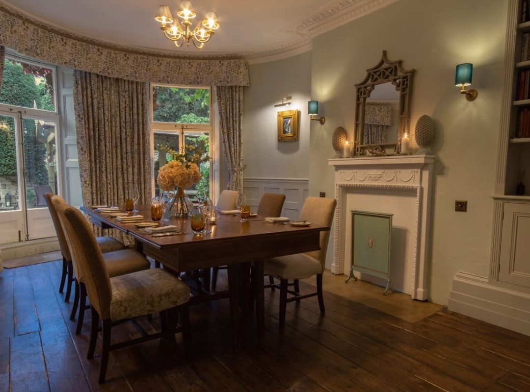 伯利法院酒店主图