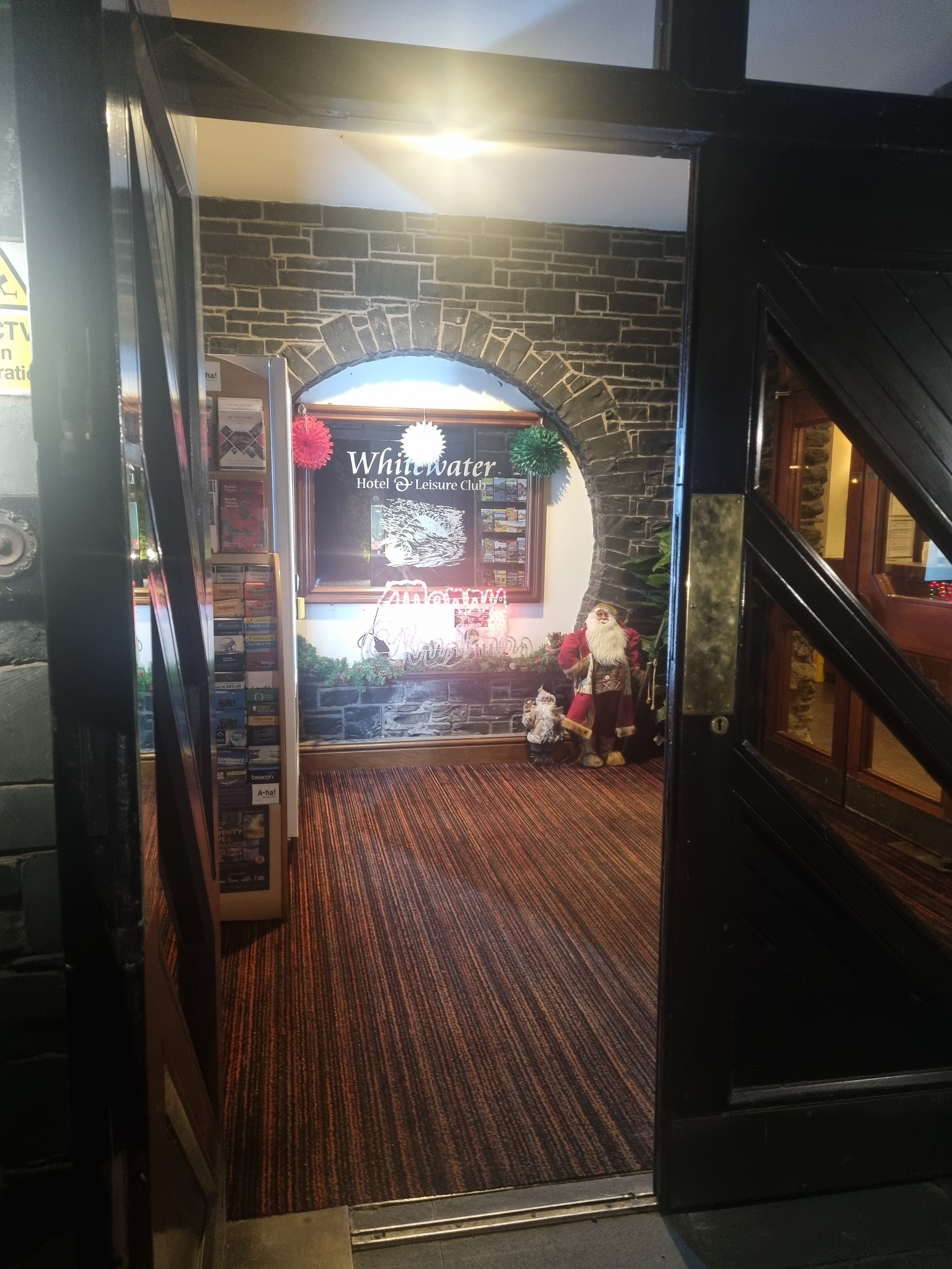 Whitewater Hotel & Leisure Club-官方