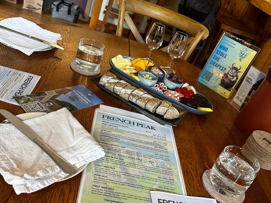 French Peak Vineyard-阿卡罗阿必去景点