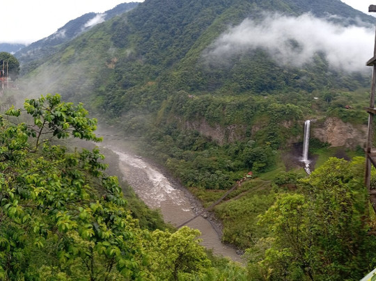 Cascada el Manto de la Novia-巴尼奥斯必去景点
