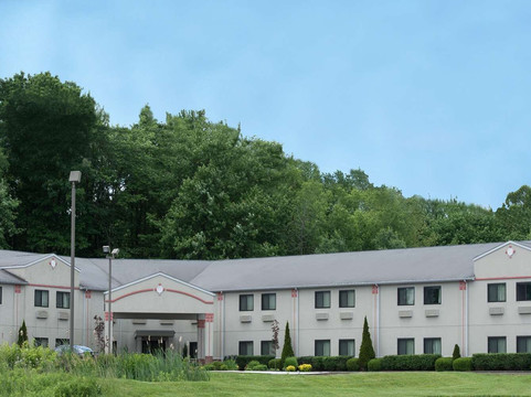 Slippery Rock酒店住宿-Super 8 by Wyndham Grove City