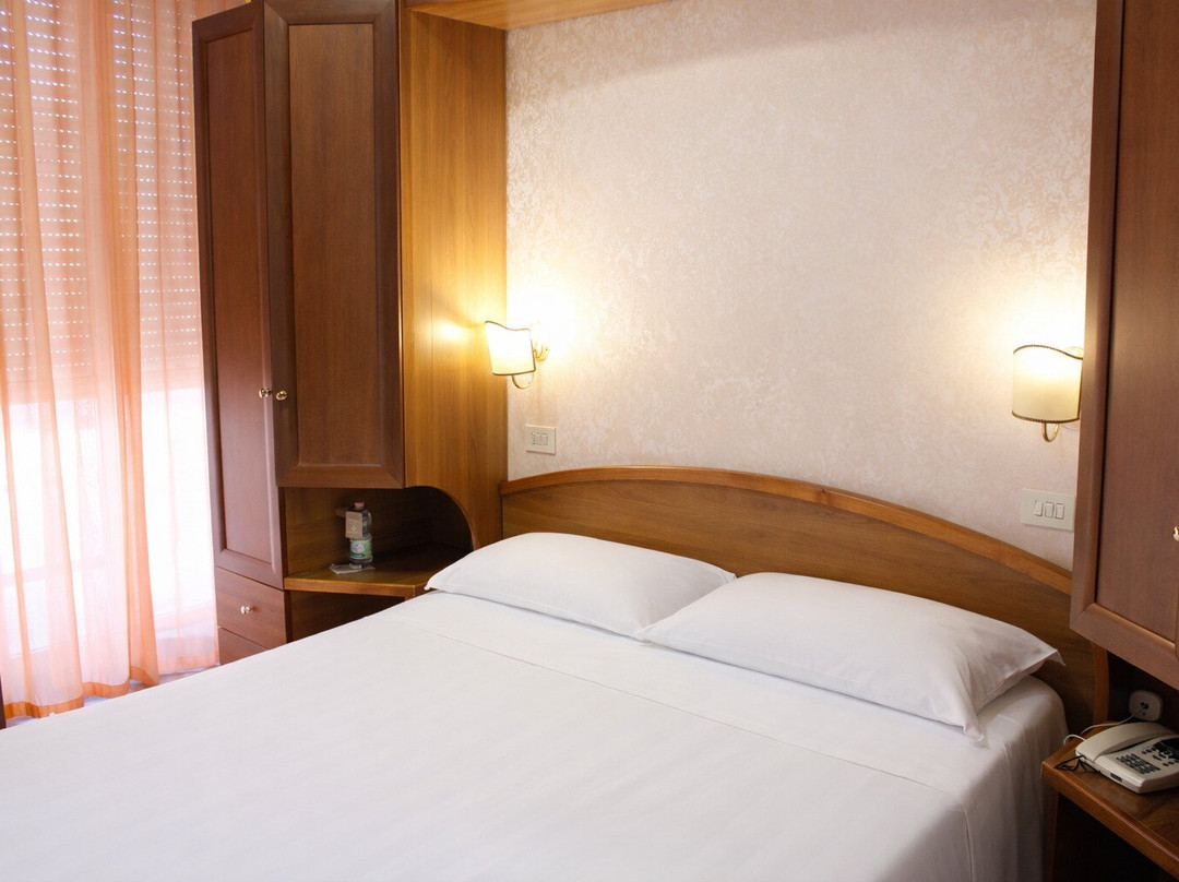 菲酒店安布拉主图