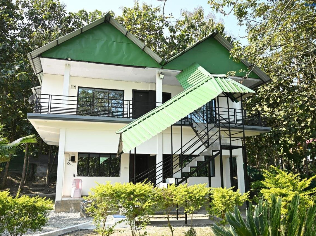 7th Mile Resort
