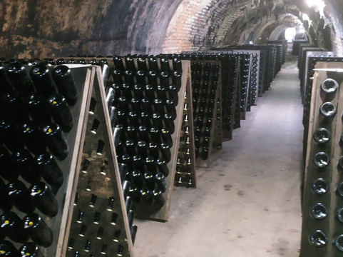 Caves Messias-梅阿利亚达必去景点