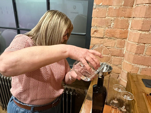 Bond Street Distillery-欣克利必去景点