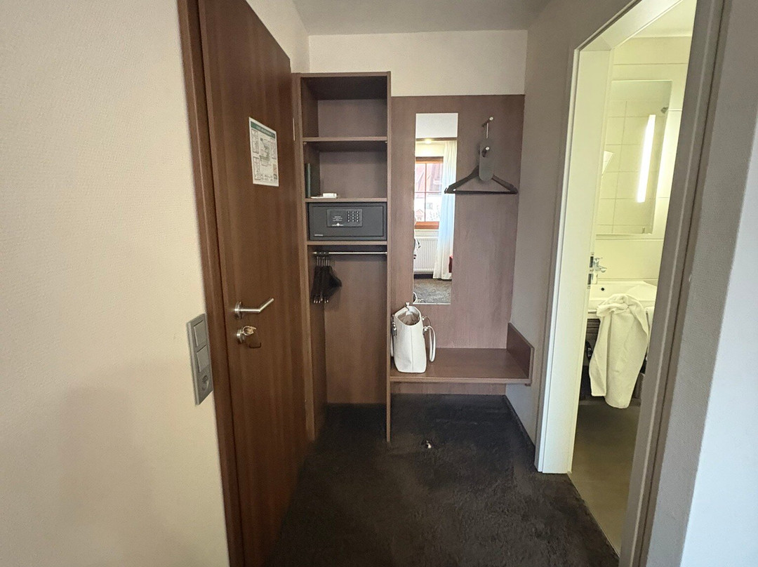 施万恩酒店主图