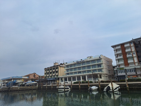 新弗瑞乌里酒店主图