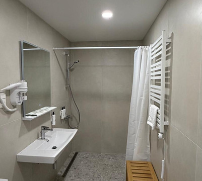 里贾纳酒店主图