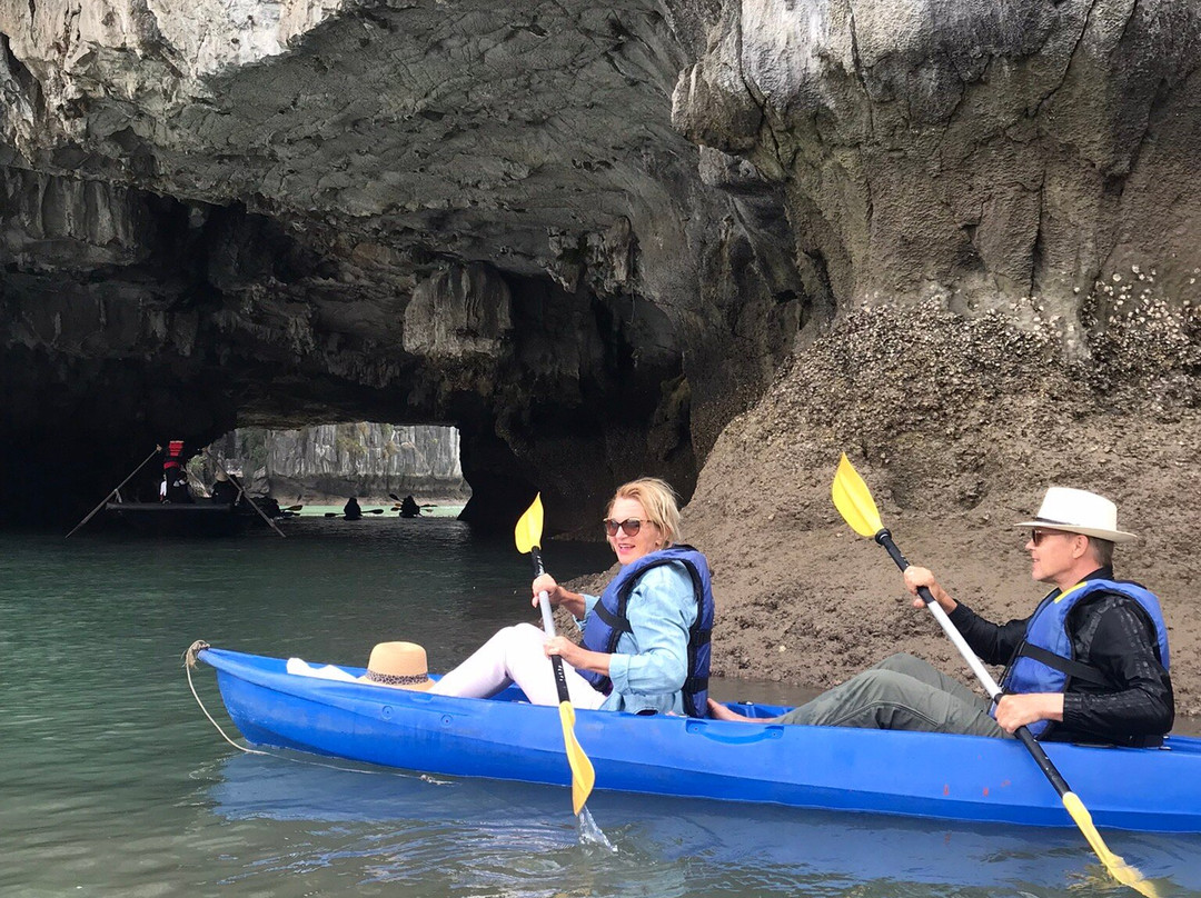 Cua Van Floating Village-下龙湾必去景点