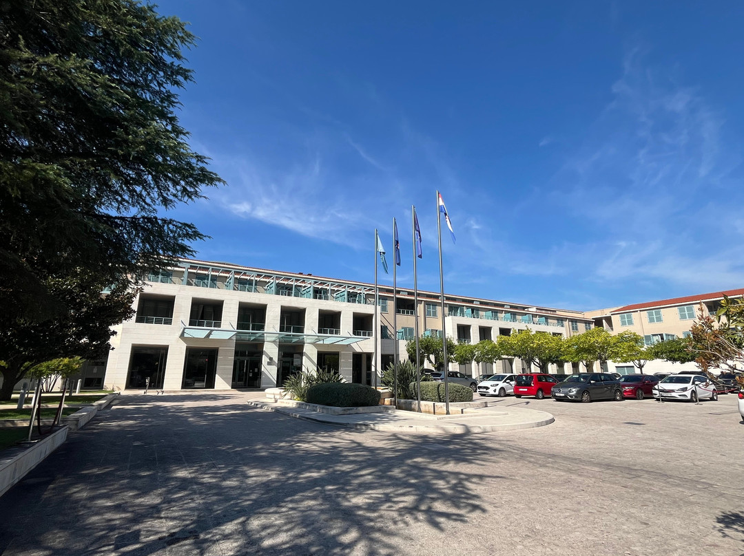 阿德默勒尔大酒店主图