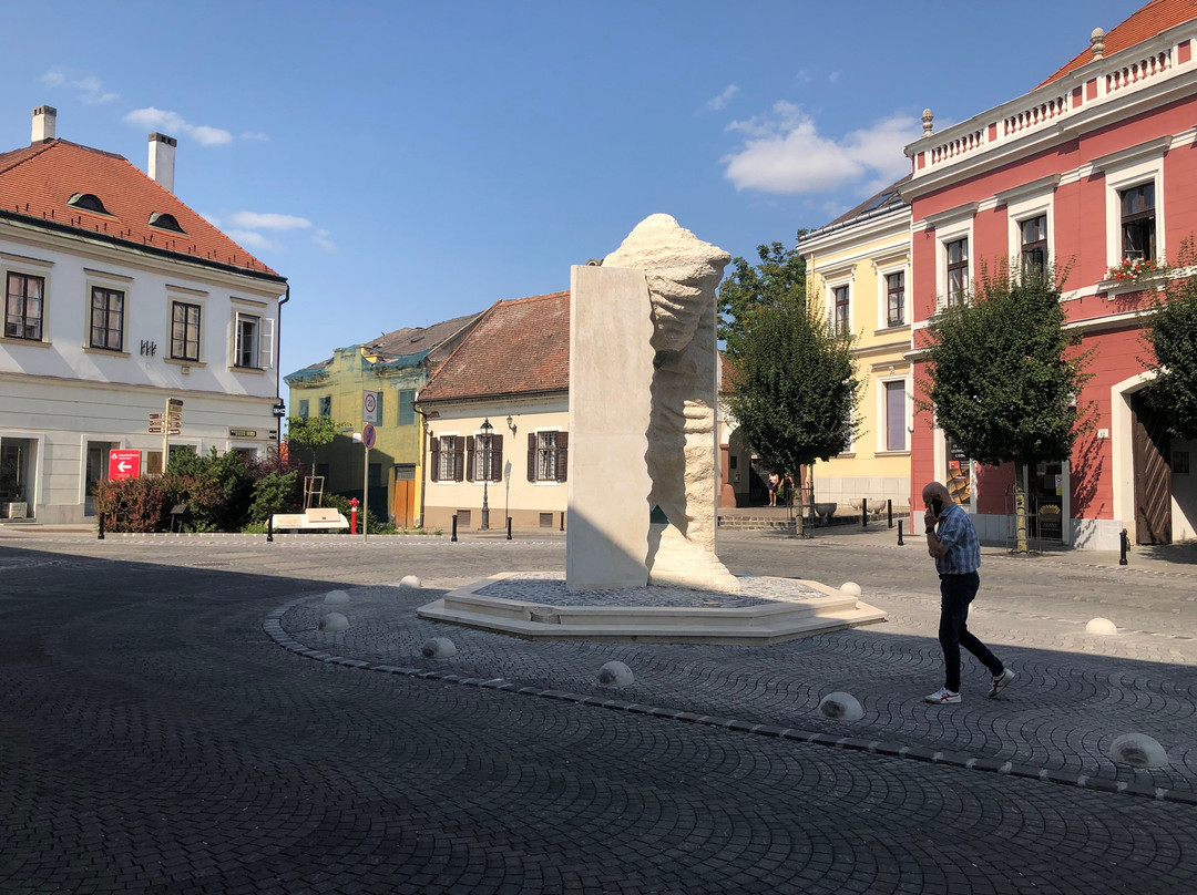 Óváros Square