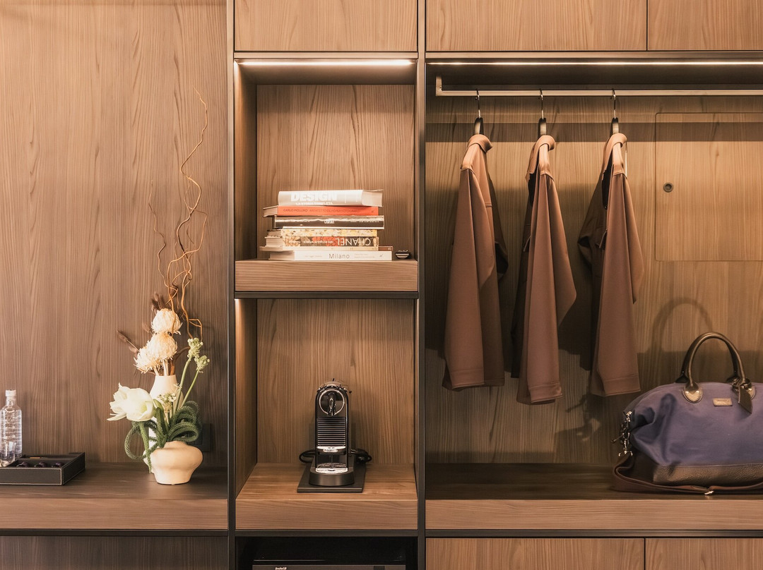 Lenel Boutique Room