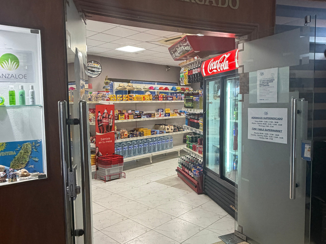 厄尔巴露西亚运动套房酒店主图