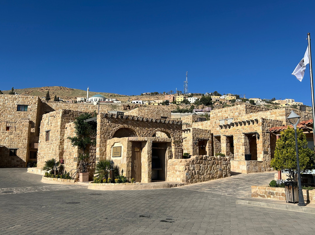 Old Village Resort主图
