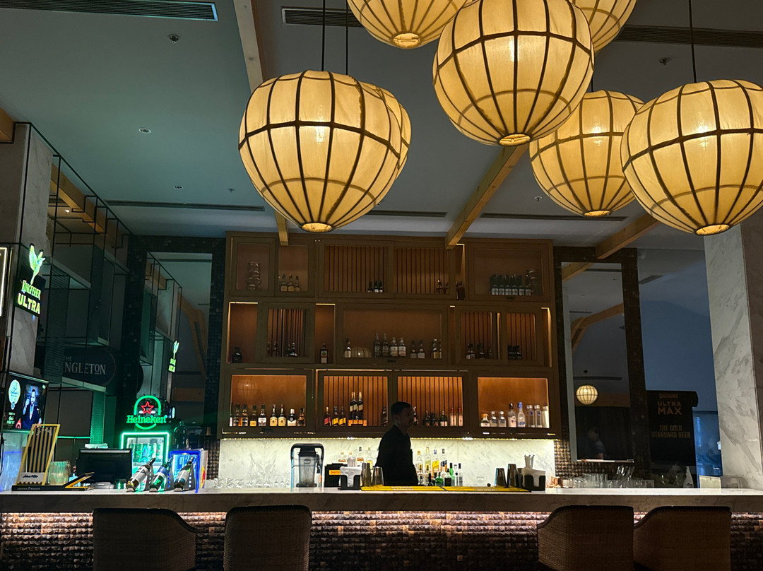 Upper Deck Bar & Lounge-维沙哈巴南必去景点