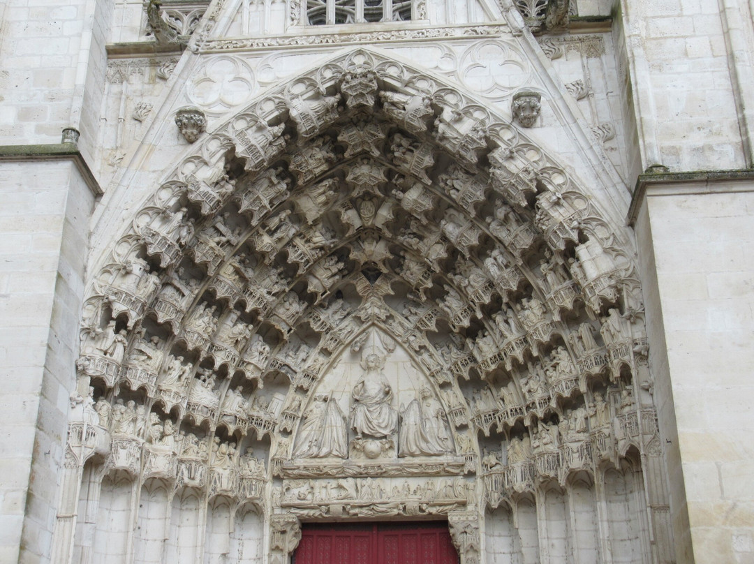 Cathedrale Saint-Etienne-欧塞尔必去景点