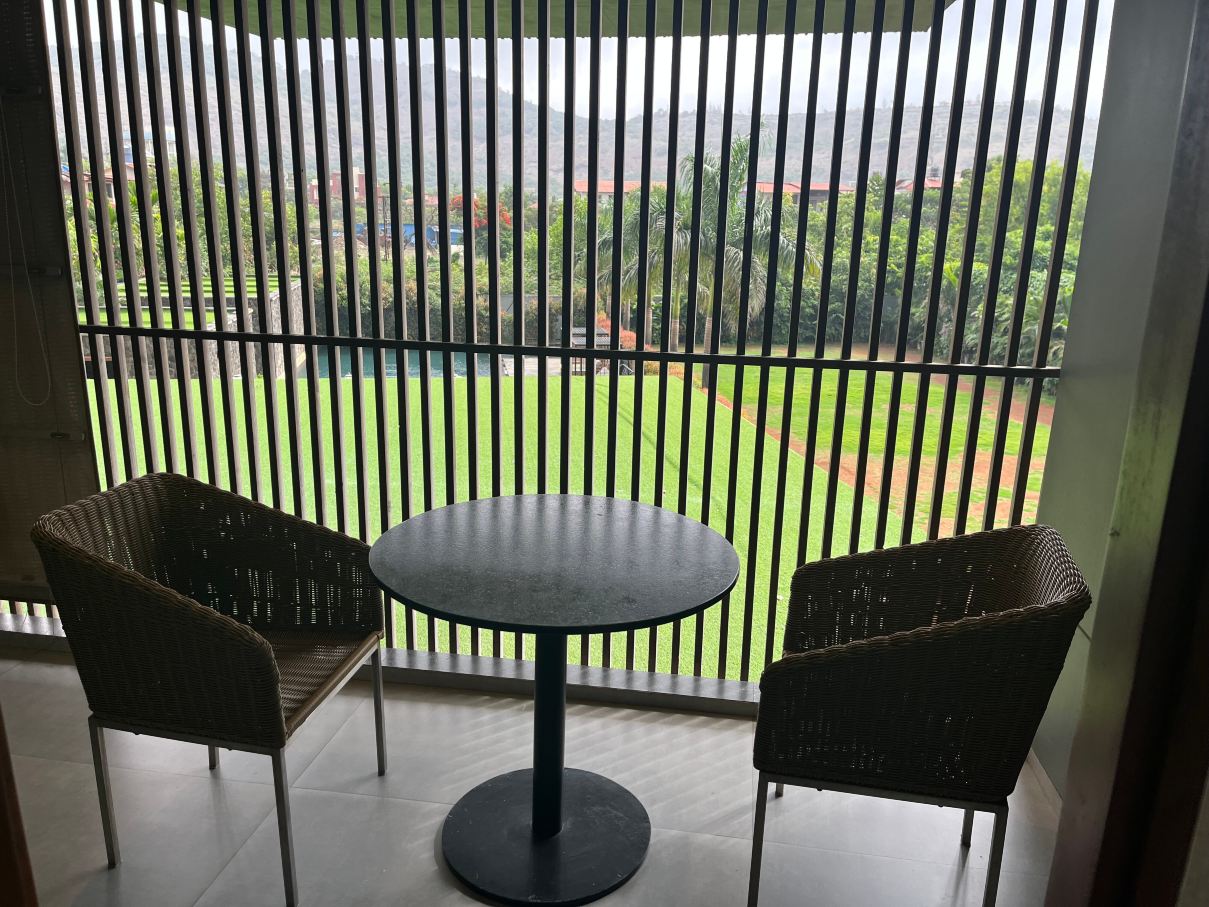 罗纳瓦拉丽笙水疗度假村-旅行者