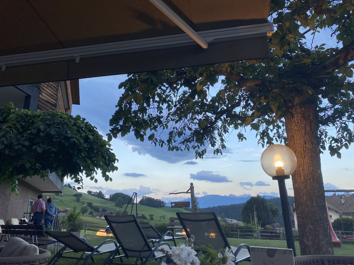 多罗麦滕布里克酒店-旅行者