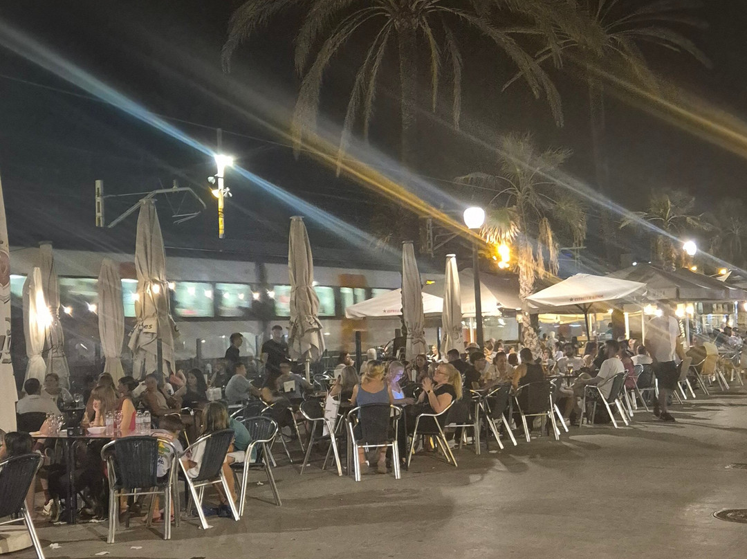 Badalona Beach-巴达洛纳必去景点