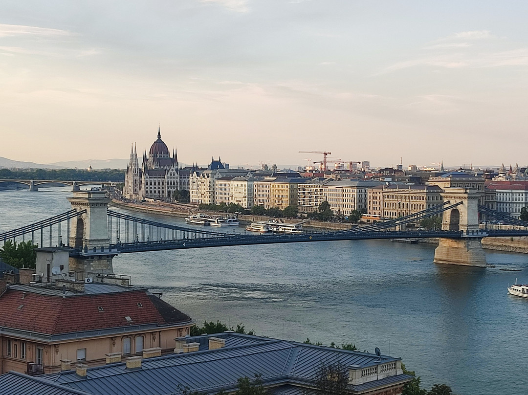 铁索桥（Szechenyi lanchid）-布达佩斯必去景点