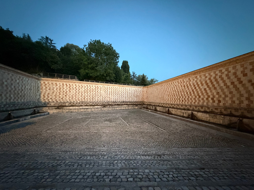 Fontana delle 99 Cannelle-拉奎拉必去景点