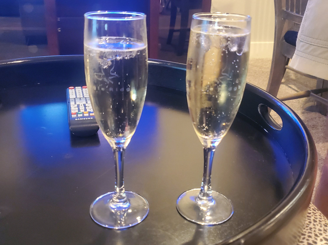 鹰岭温泉度假酒店主图
