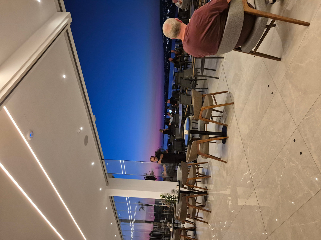 西奥日落湾酒店主图