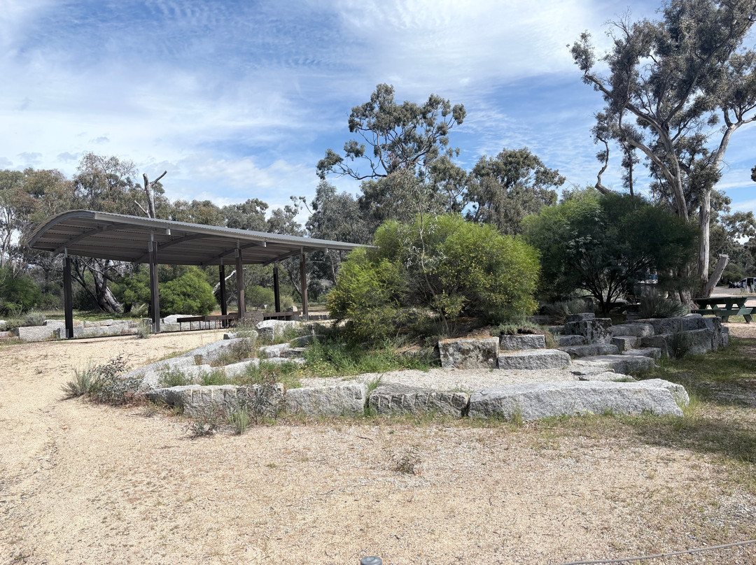Melville Caves-Inglewood必去景点