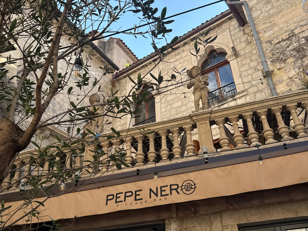 Pepe Nero Diverse Bar