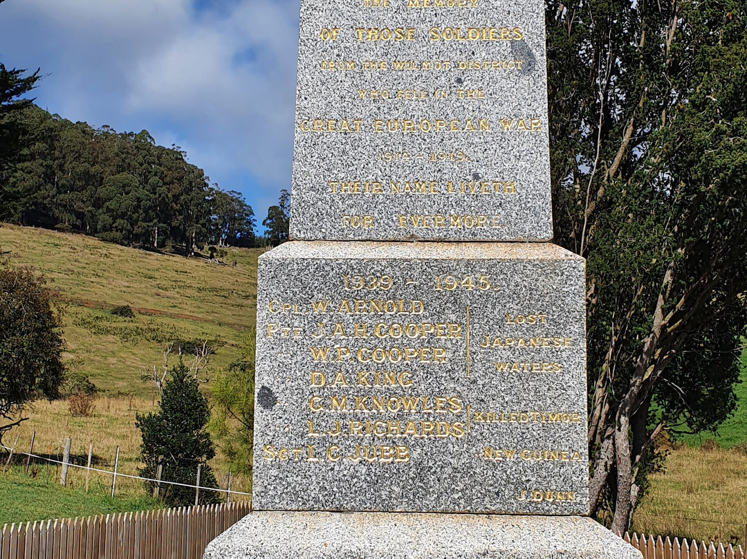 Wilmot War Memorial-Wilmot必去景点