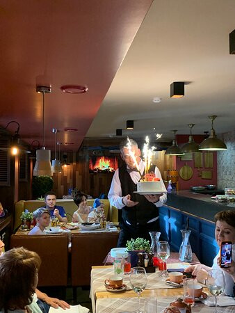 伊瑞莫尔酒店主图