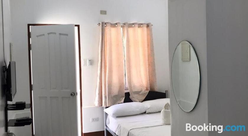 OYO 619 Commodore’s Inn